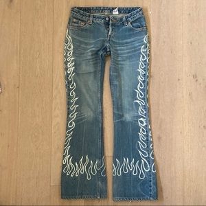BLEACHED FLAME LEVI’S FLARE JEAN